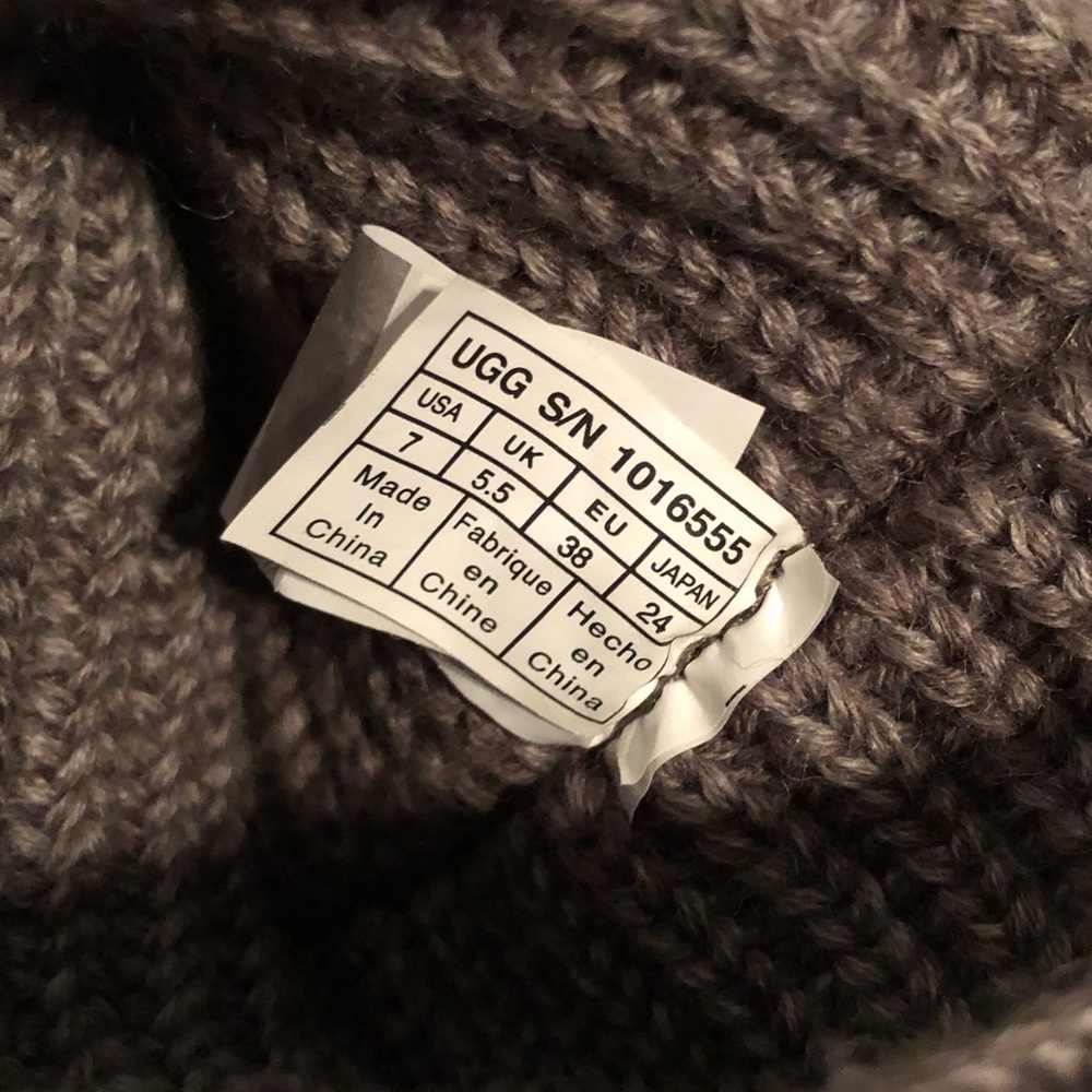 UGG // Classic Cardy Boot - Picture 6 of 8